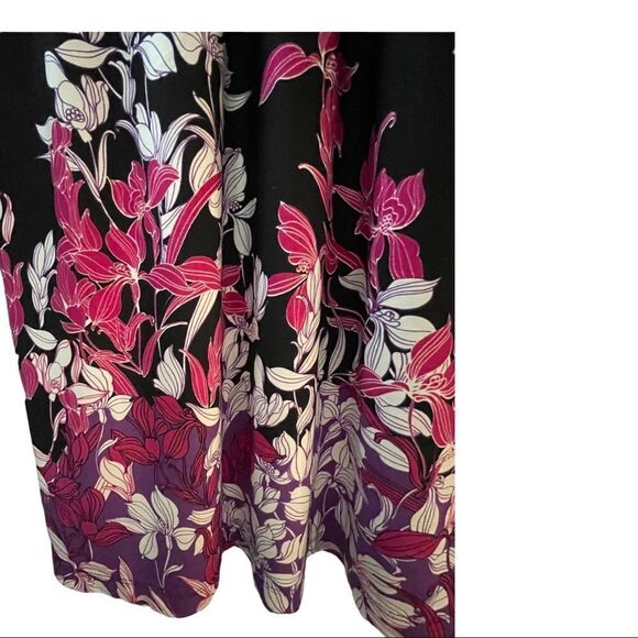 DARK FLORAL BLACK DRESS WITH GATHERED CAP SLEEVES - Picture 4 of 7